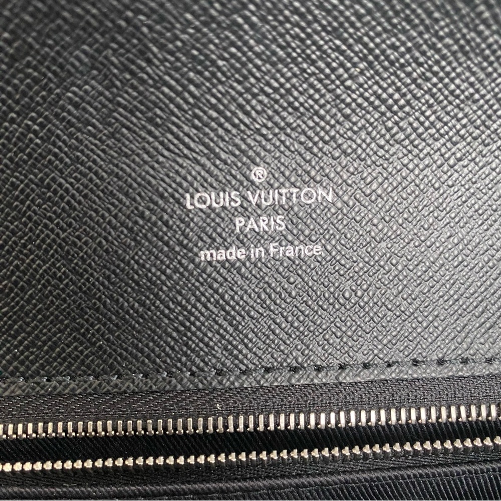 Louis Vuitton Clery Black Epi - Picture 9 of 12